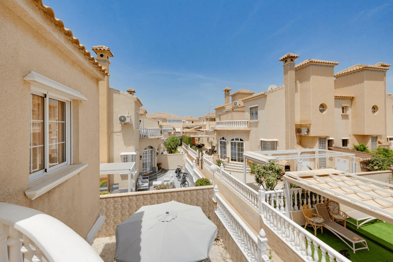 Casa adosada en Orihuela Costa, 2 dormitorios, en venta.