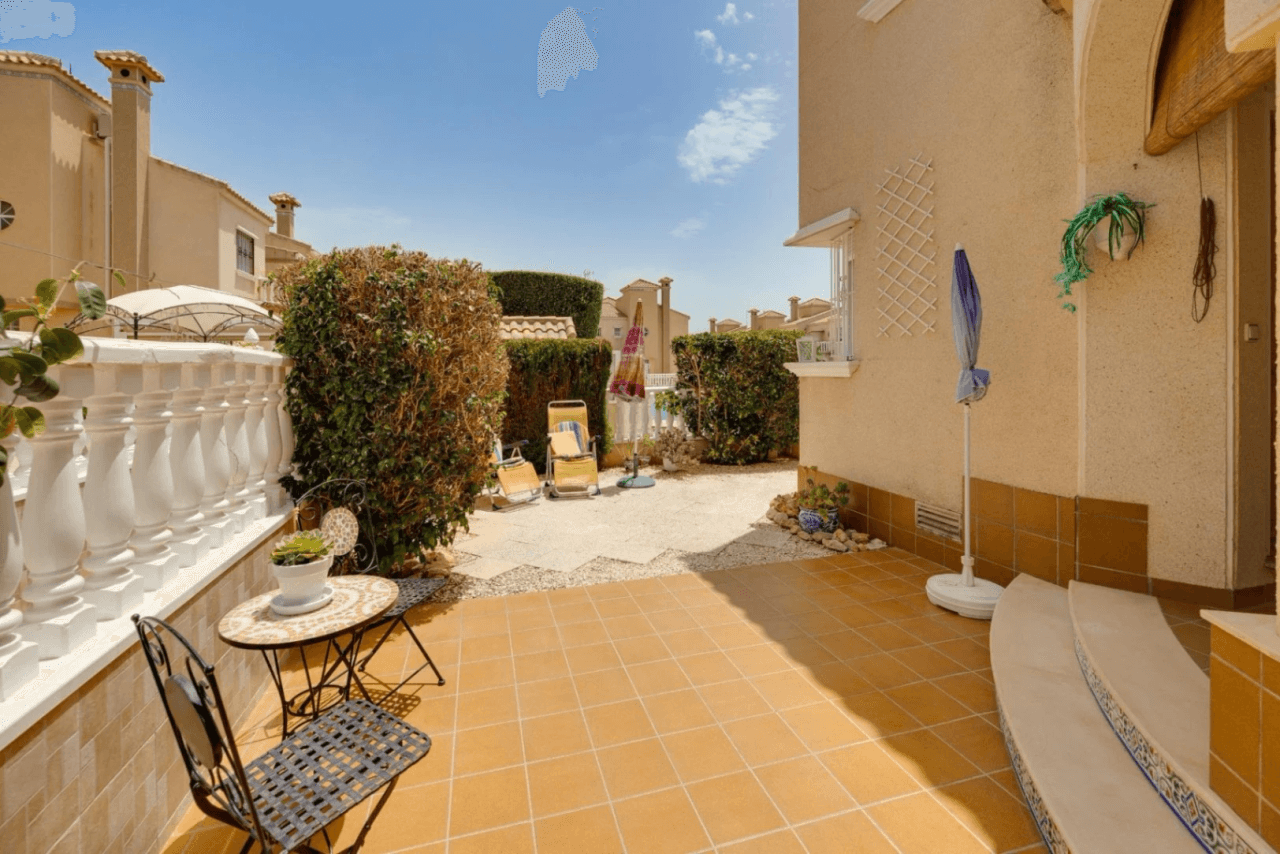 Casa adosada en venta en Orihuela Costa, 2 dormitorios, 2 baños