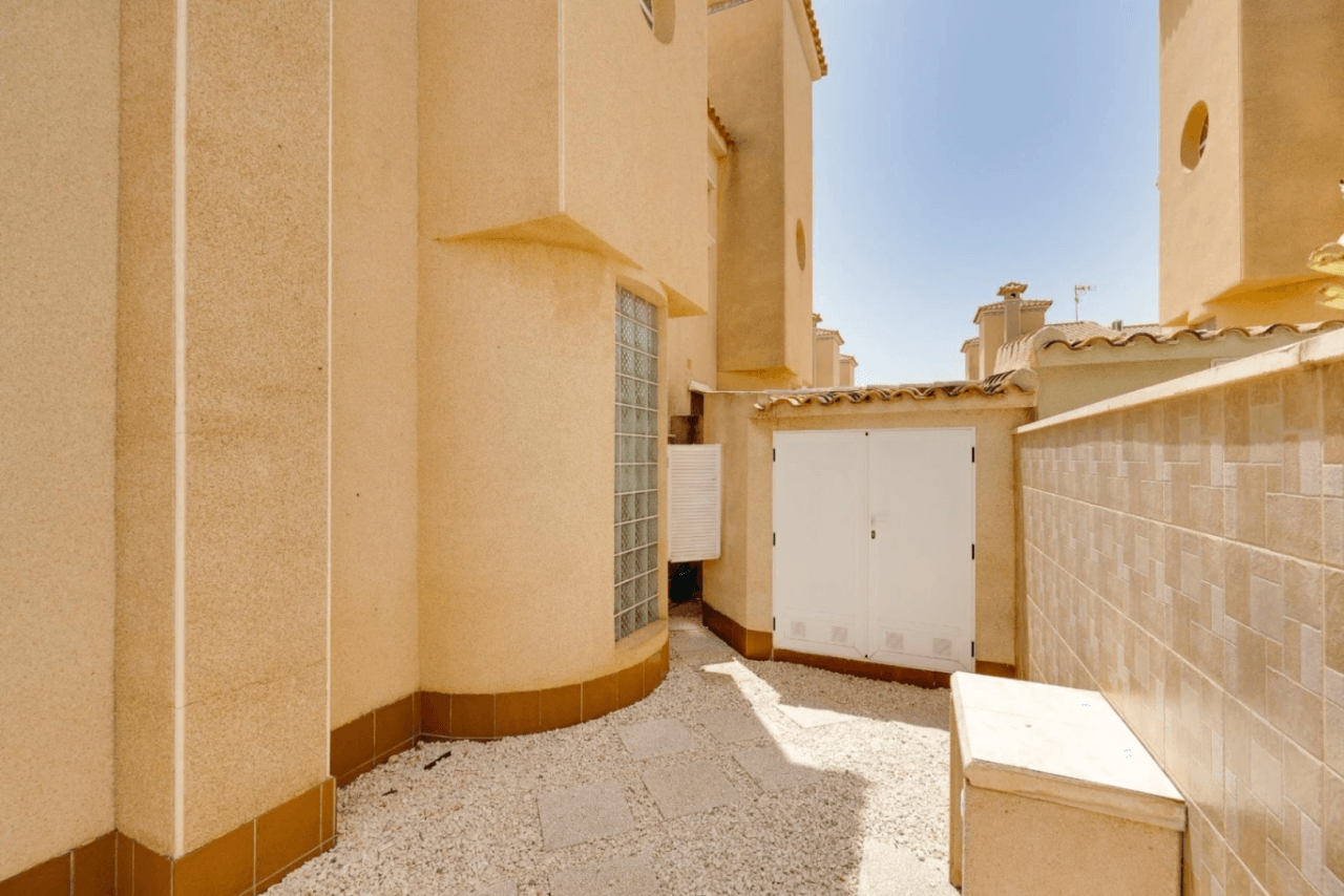 Casa adosada en Orihuela Costa, 2 dormitorios, en venta.