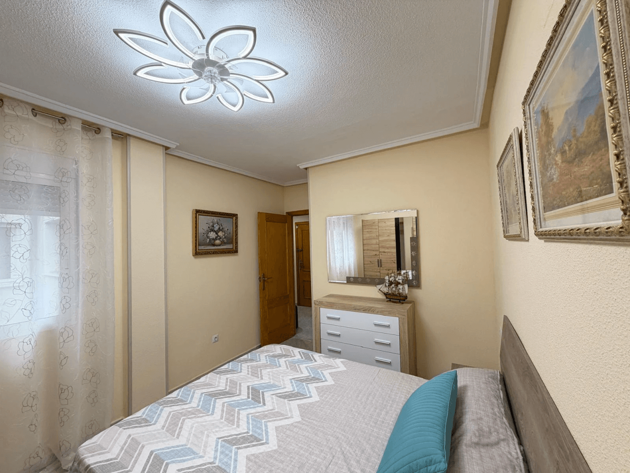 Apartamento en venta de 3 dormitorios en Playa del Cura, Torrevieja.