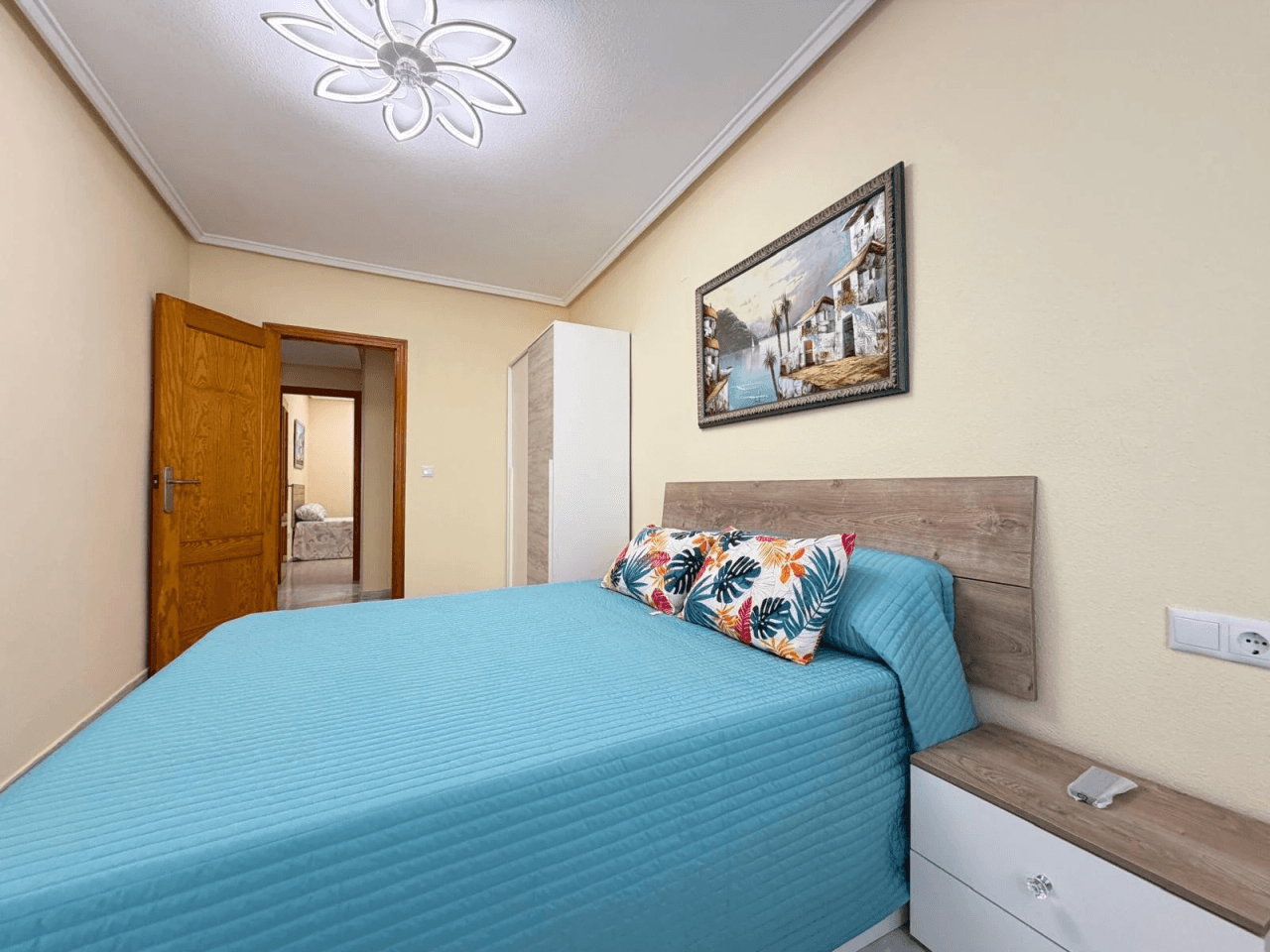 Apartamento en venta de 3 dormitorios en Playa del Cura, Torrevieja.