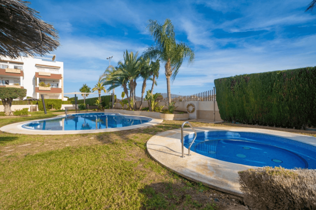 Dúplex en venta de 2 dormitorios en Punta Prima, Orihuela